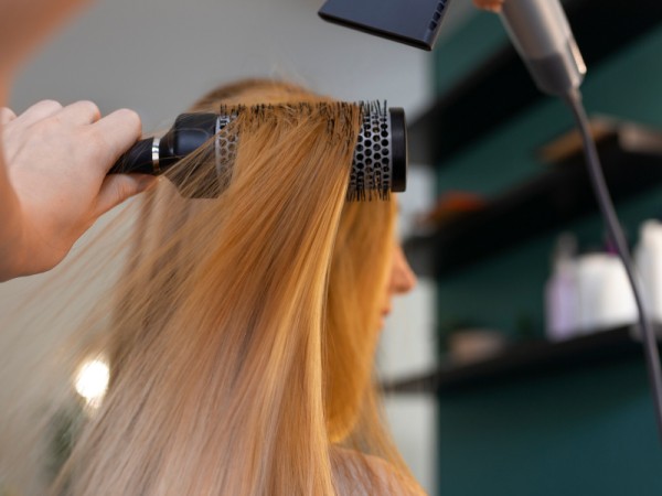 Brush Blow-Dry Straightening Brush Blow-Dry Straightening