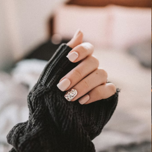 Manicure Semi-permanent Polish