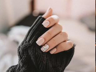 Manicure Semi-permanent Polish Manicure Semi-permanent Polish